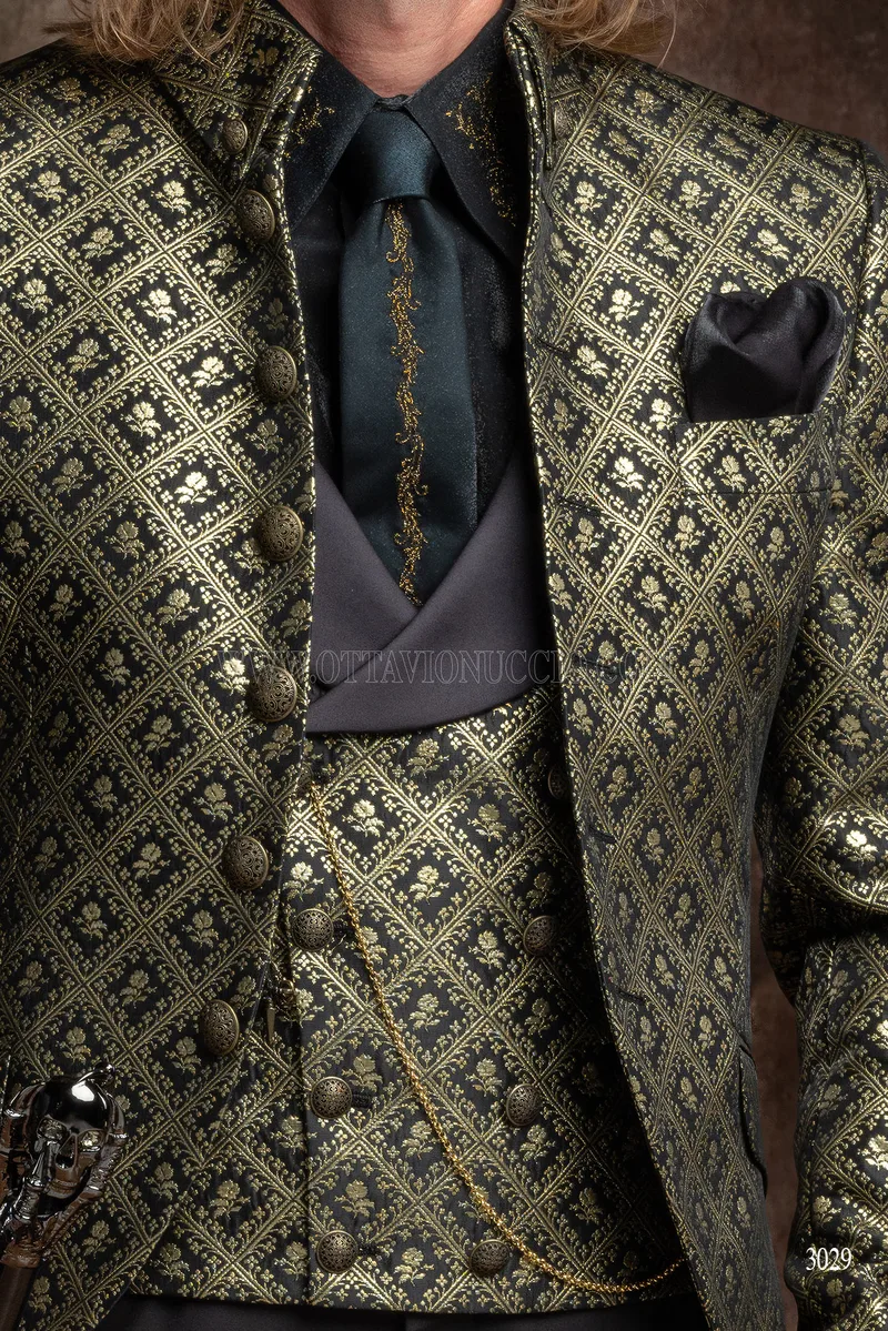 Abito redingote uomo gotico con giacca damascata oro nero 3