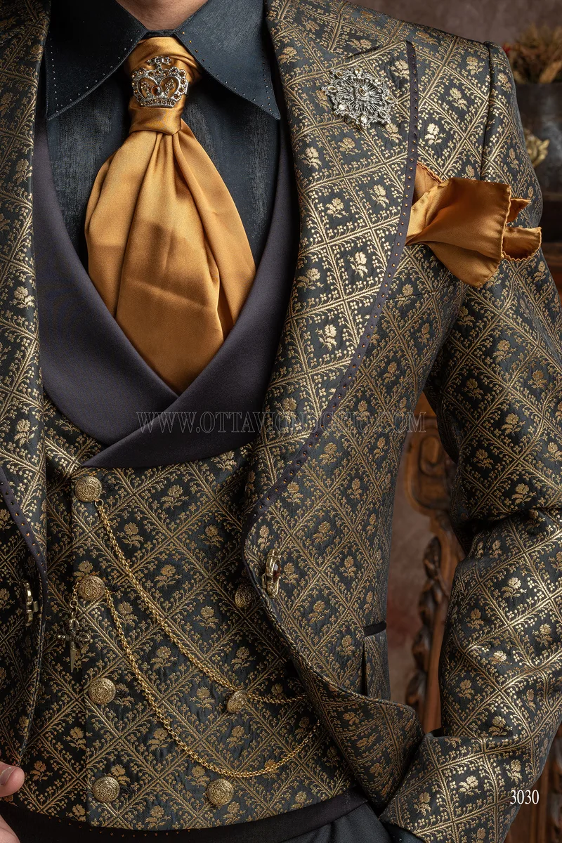 Giacca in stile gotico damascata oro nero, pantalone nero 3