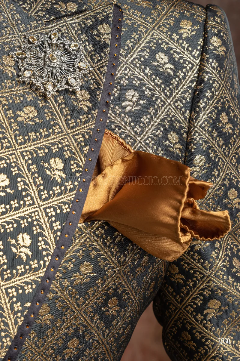 Giacca in stile gotico damascata oro nero, pantalone nero 5