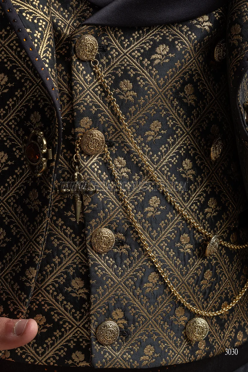 Giacca in stile gotico damascata oro nero, pantalone nero 6