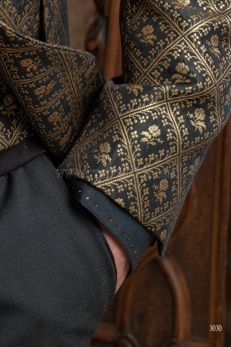 Giacca in stile gotico damascata oro nero, pantalone nero 7