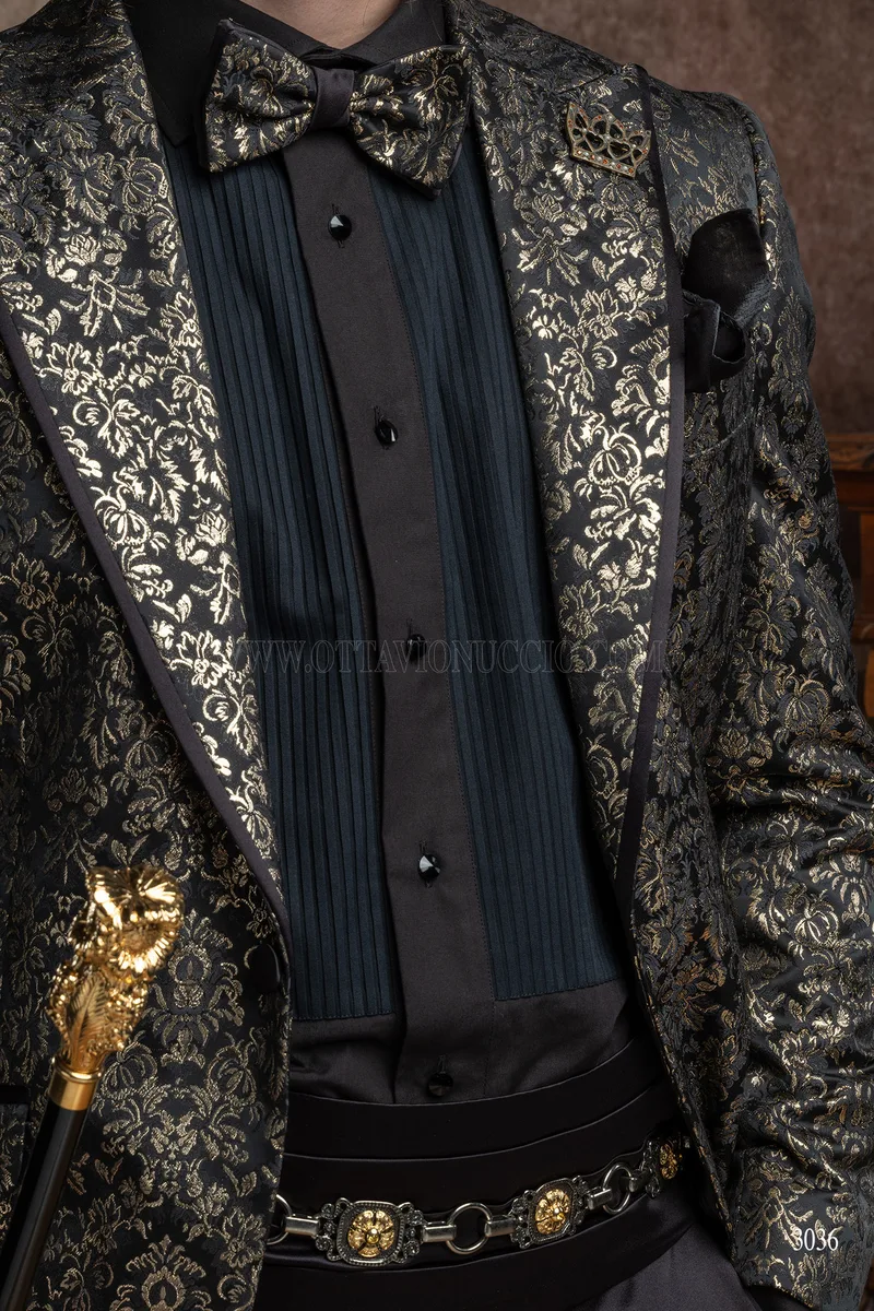Abito moda gotica con giacca damascata nero oro lamè e profilo nero 3
