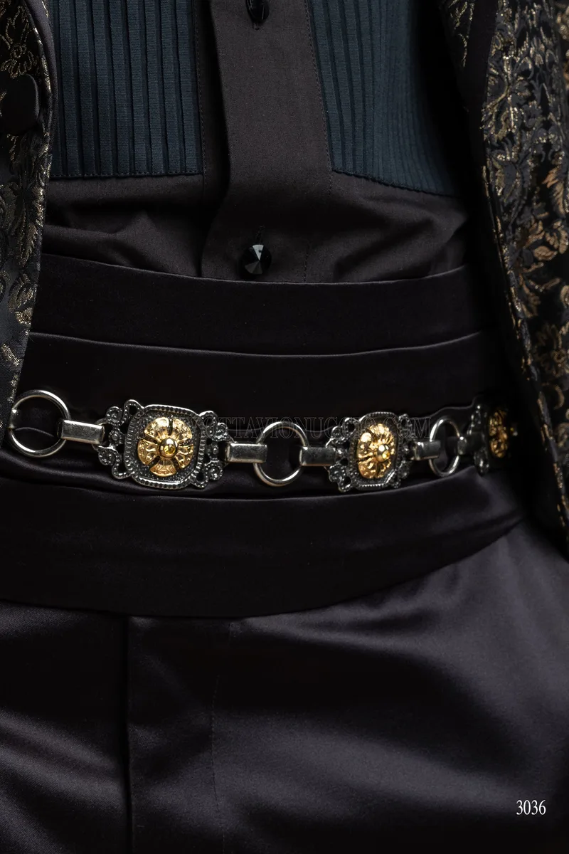 Abito moda gotica con giacca damascata nero oro lamè e profilo nero 7