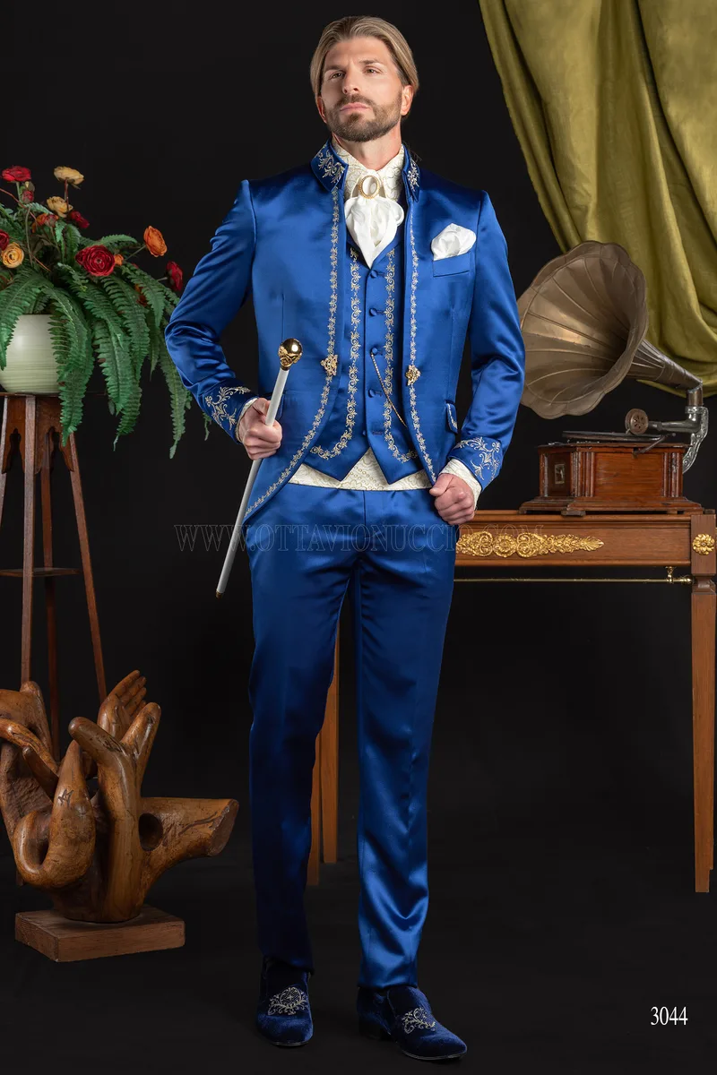 Abito uomo ricamato oro in stile barocco blu royal 2
