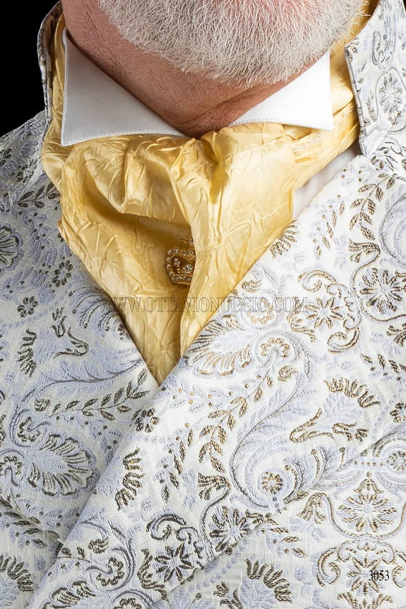 Abito da sposo barocco broccato bianco avorio con strass sul rever 6