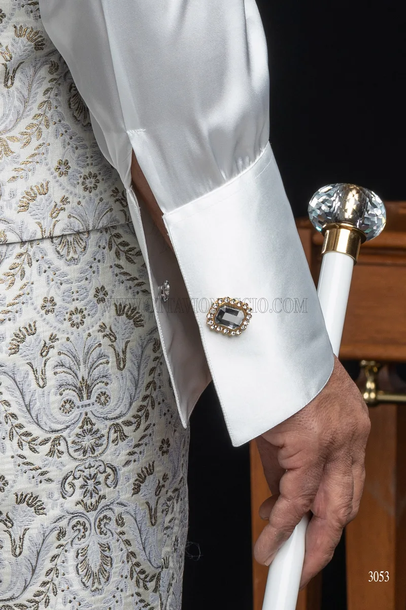 Abito da sposo barocco broccato bianco avorio con strass sul rever 11