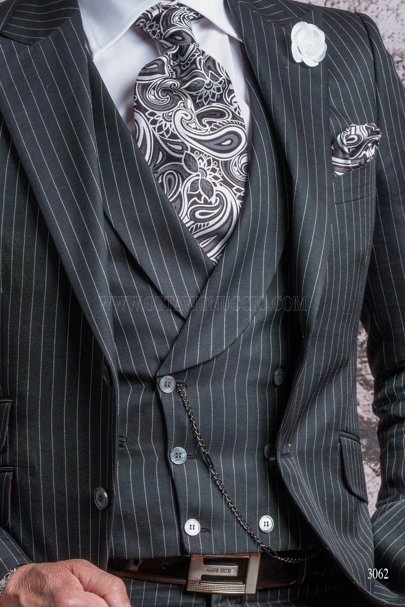 Abito da cerimonia uomo nero gessato con gilet doppiopetto – Accessori