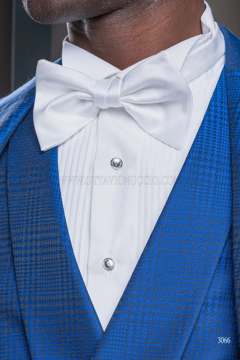 Giacca da uomo a quadri, gilet coordinato blu royal e pantalone bianco – Papillon