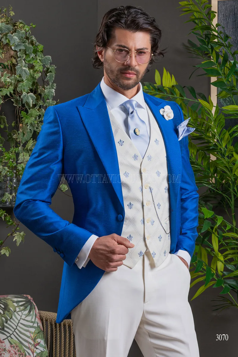 Abito da cerimonia blu royal con gilet bianco ricamato – Mezzobusto