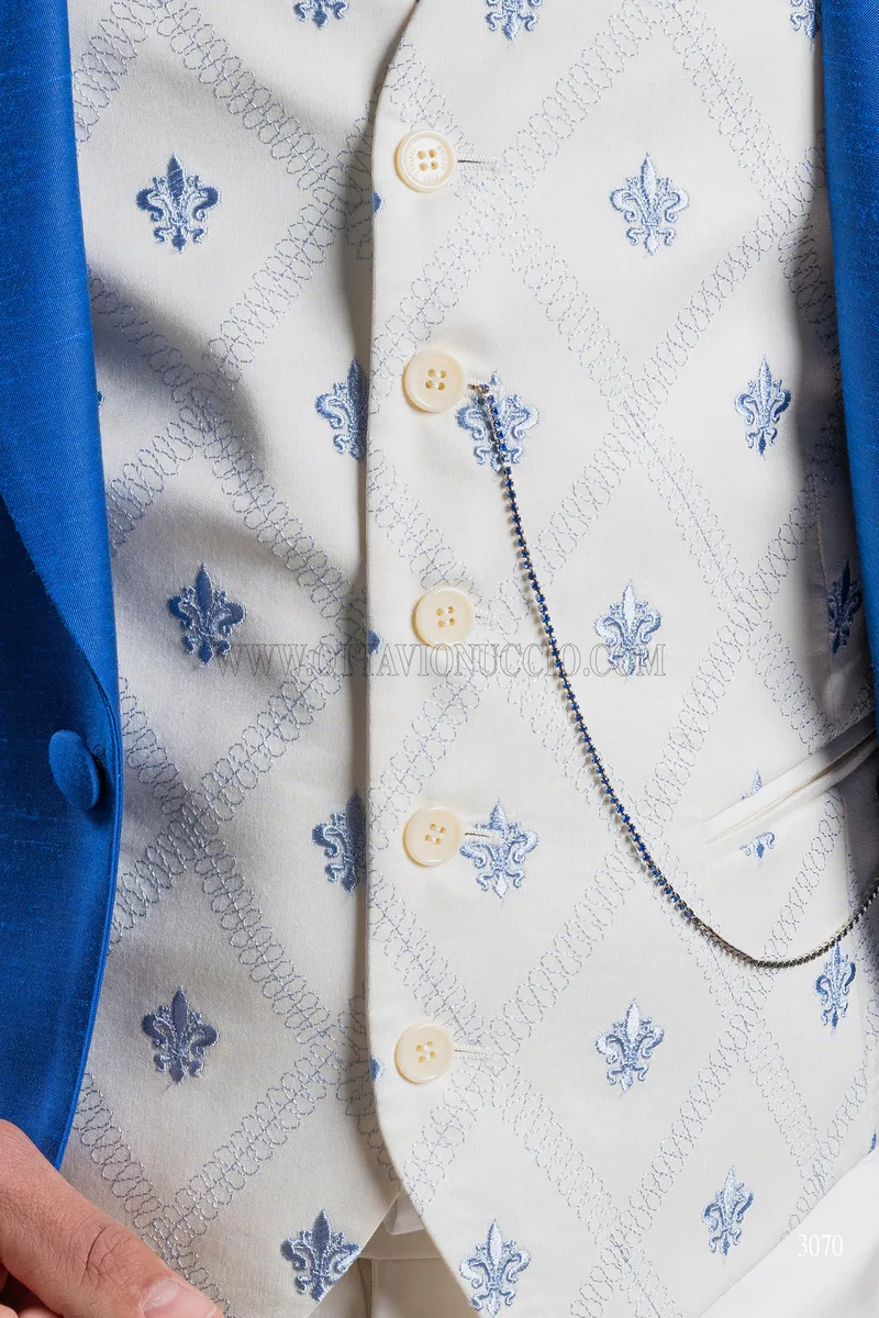 Abito da cerimonia blu royal con gilet bianco ricamato – Bottoni