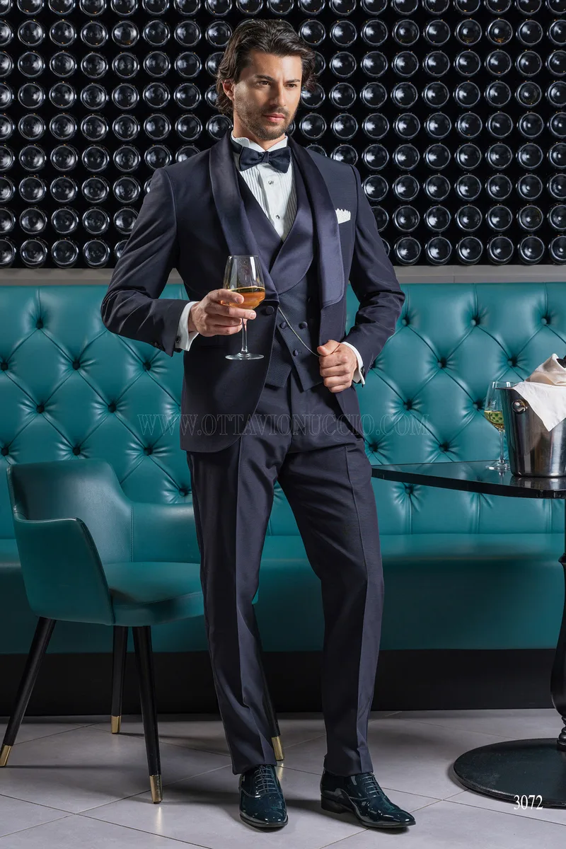 Smoking sciallato blu – Figura intera
