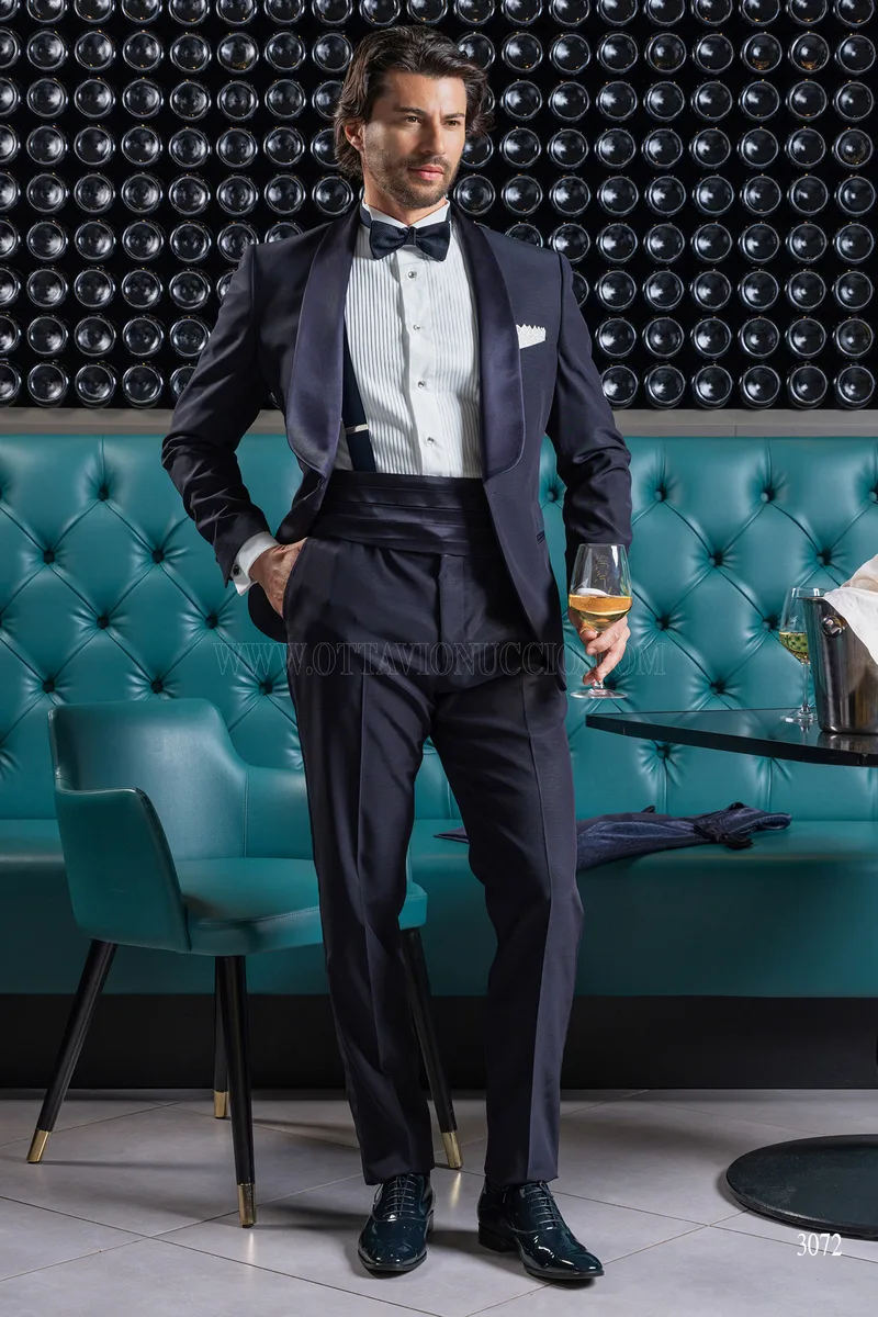 Smoking sciallato blu – Figura intera