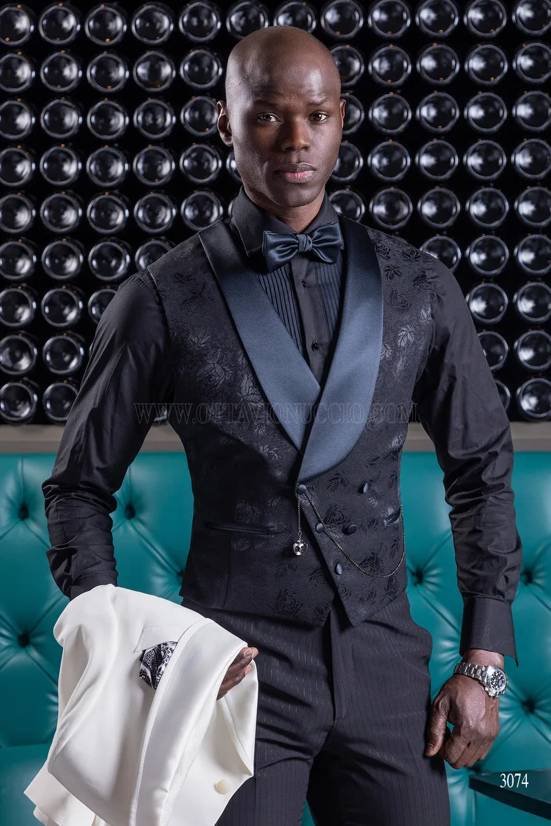 Smoking sciallato bianco, pantalone e gilet nero – Mezzobusto