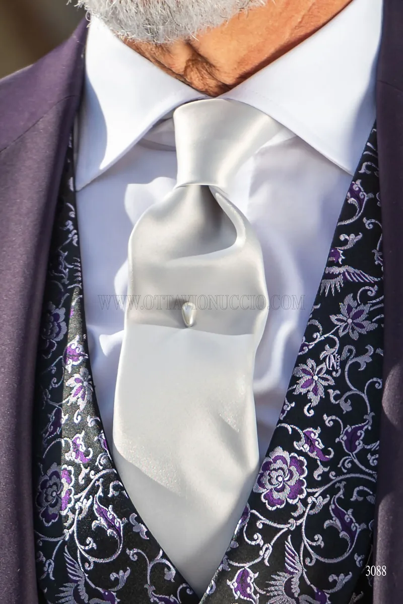 Abito da sposo viola con gilet in seta 4