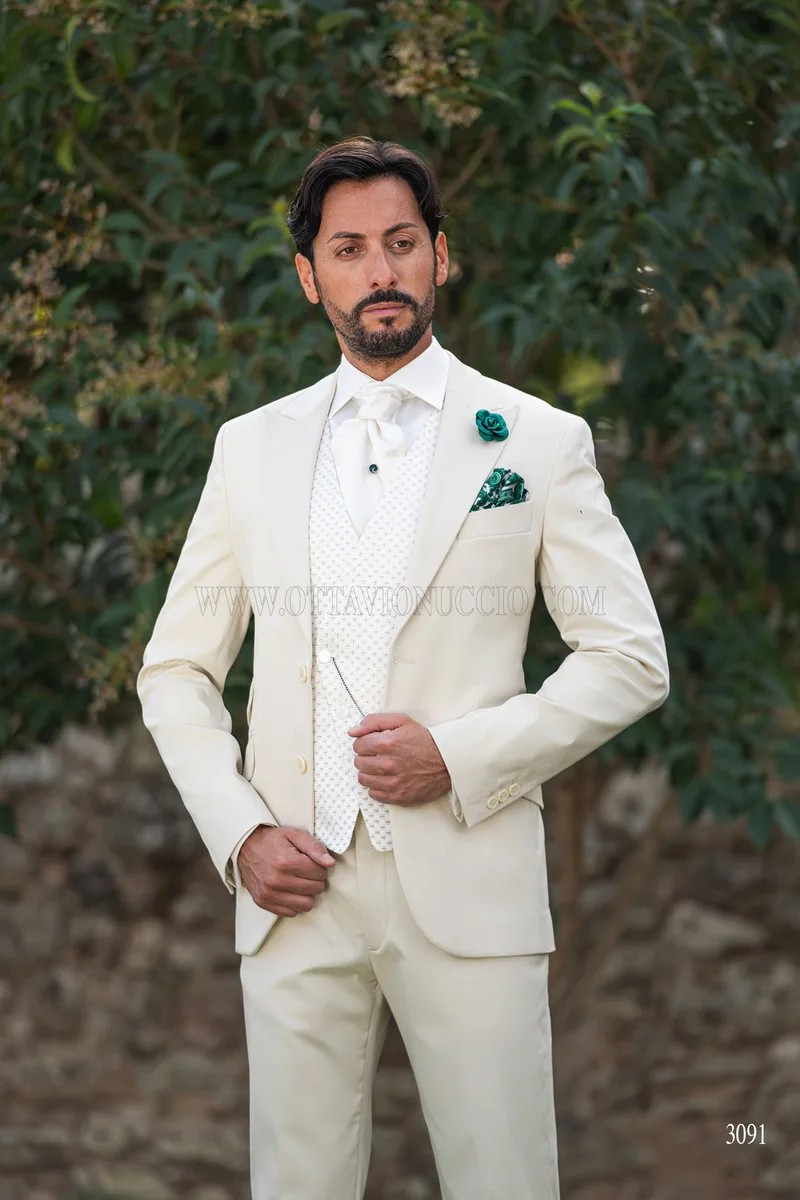 Abito da sposo panna per matrimoni in giardino 1