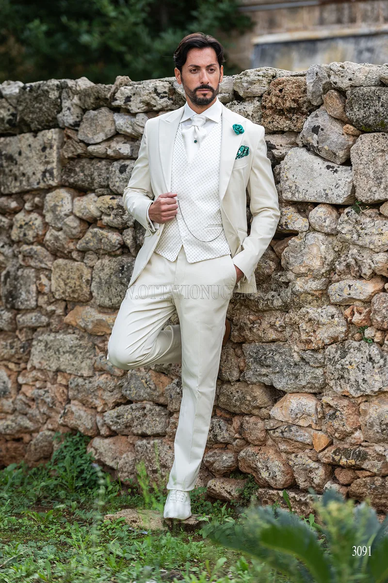 Abito da sposo panna per matrimoni in giardino 2