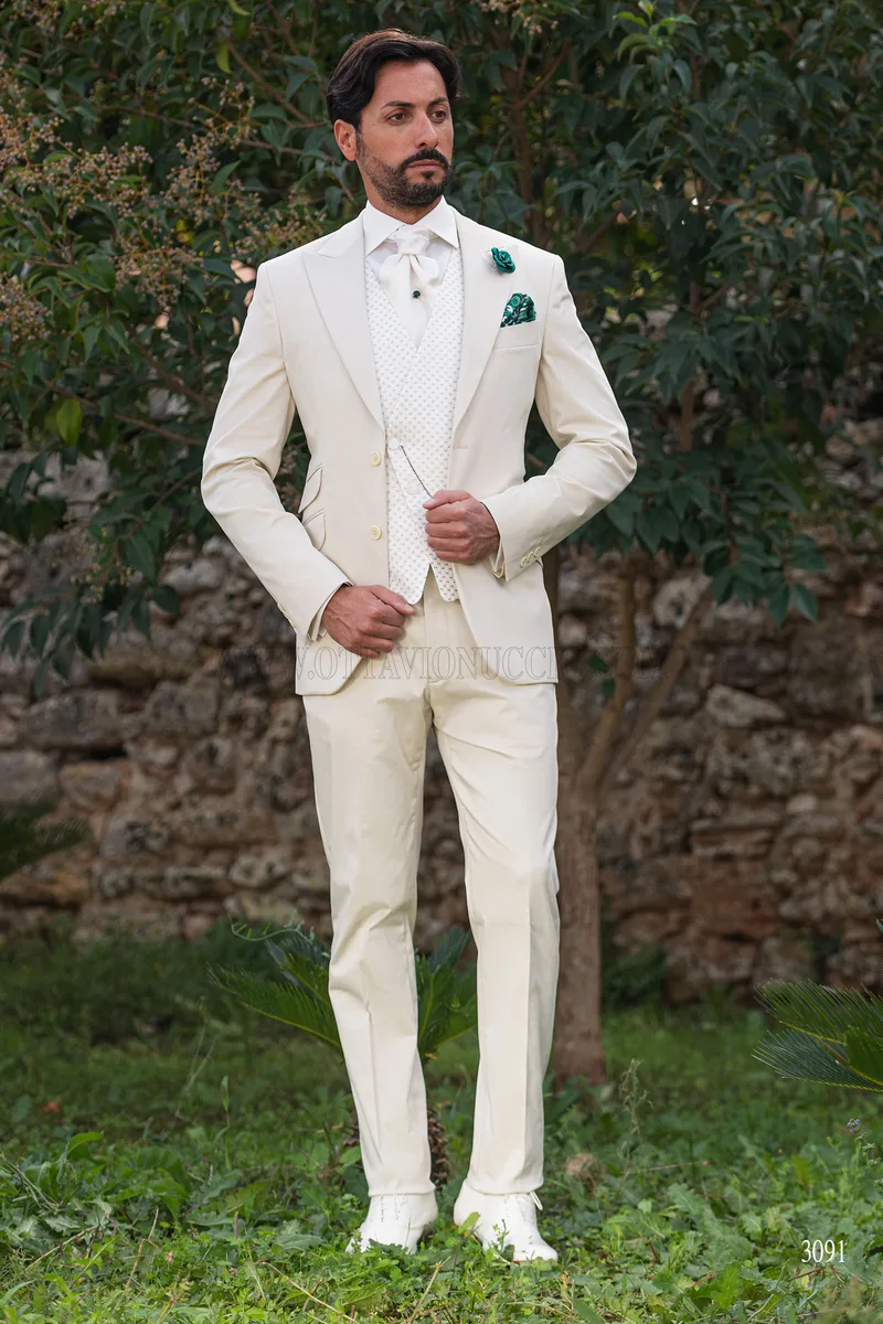 Abito da sposo panna per matrimoni in giardino 3