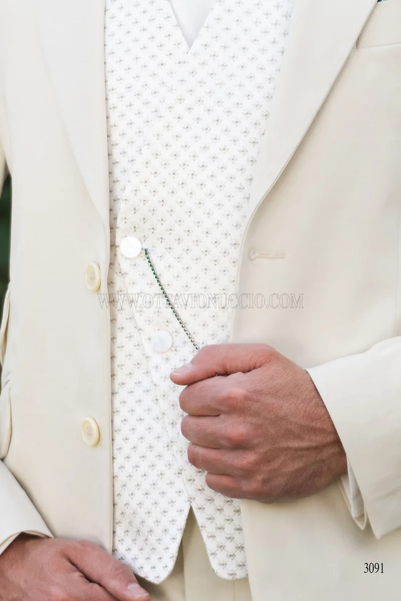 Abito da sposo panna per matrimoni in giardino 4