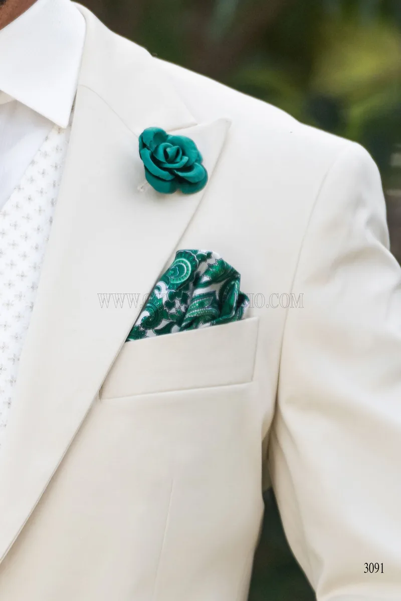 Abito da sposo panna per matrimoni in giardino 6