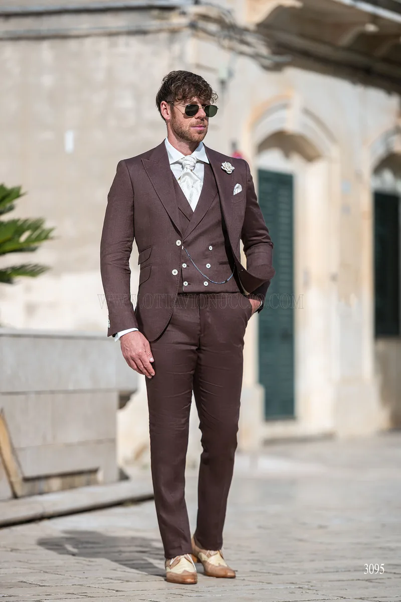 Abito matrimonio uomo marrone con gilet doppiopetto 1