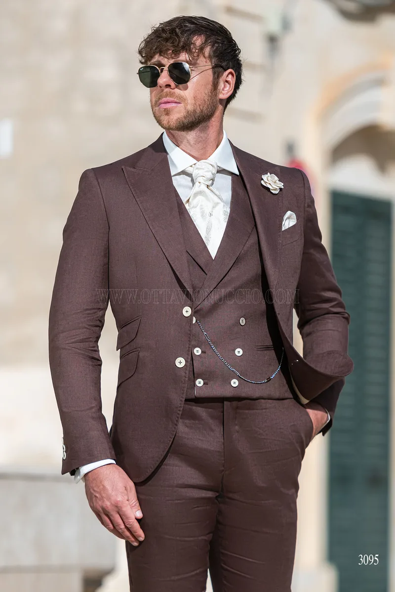 Abito matrimonio uomo marrone con gilet doppiopetto 2