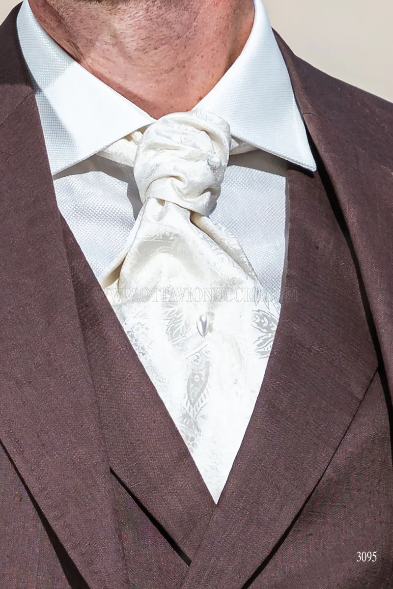 Abito matrimonio uomo marrone con gilet doppiopetto 3