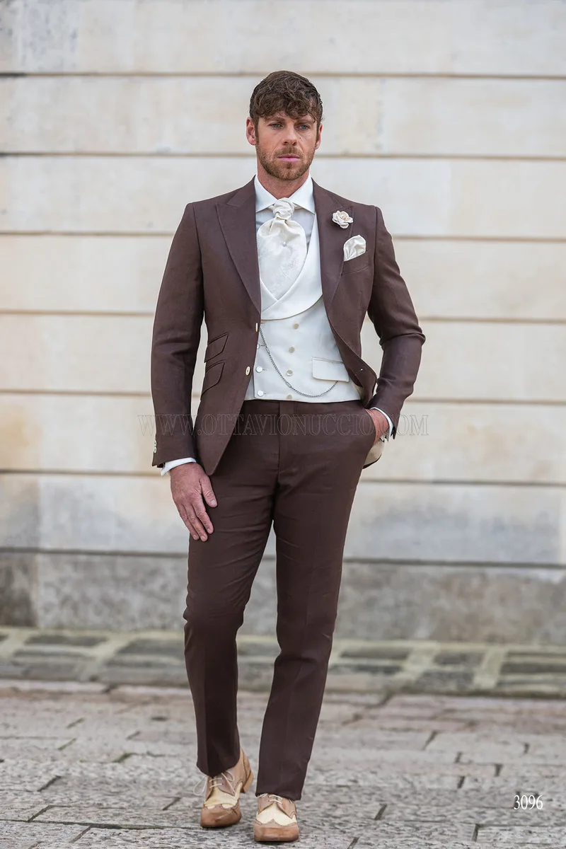 Abito matrimonio uomo marrone con gilet avorio 2