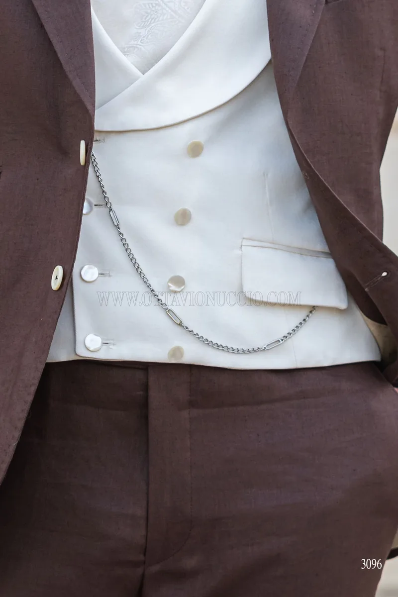 Abito matrimonio uomo marrone con gilet avorio 3