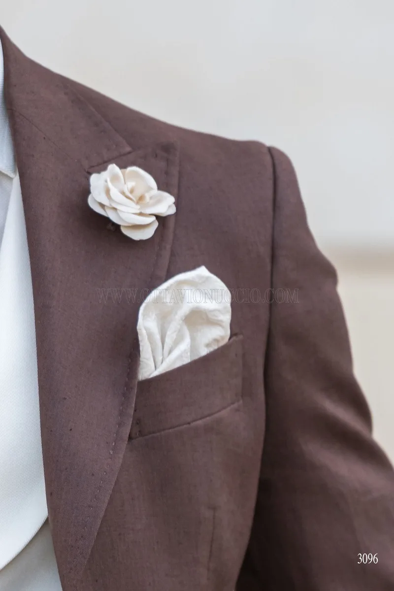 Abito matrimonio uomo marrone con gilet avorio 5