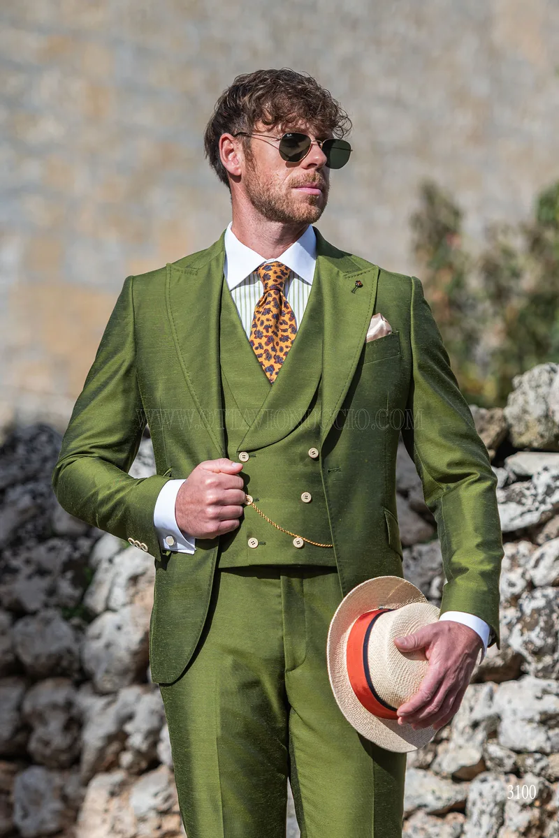Abito da cerimonia uomo verde oliva con gilet sciallato 1