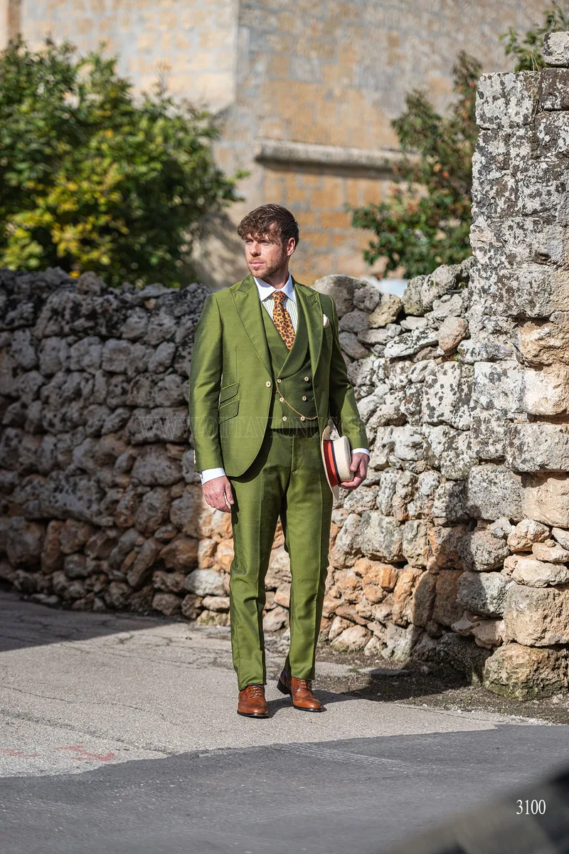 Abito da cerimonia uomo verde oliva con gilet sciallato 3