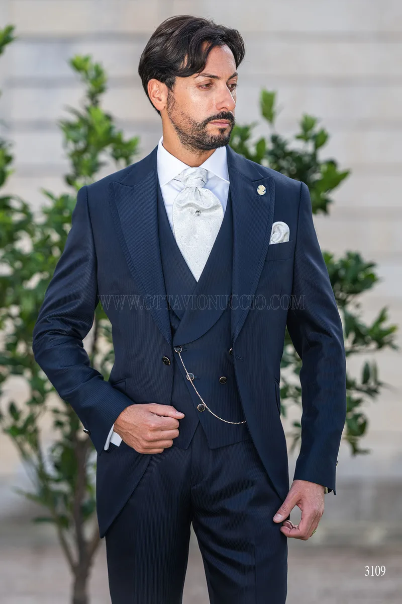 Vestito da sposo uomo blu con gilet doppiopetto 2