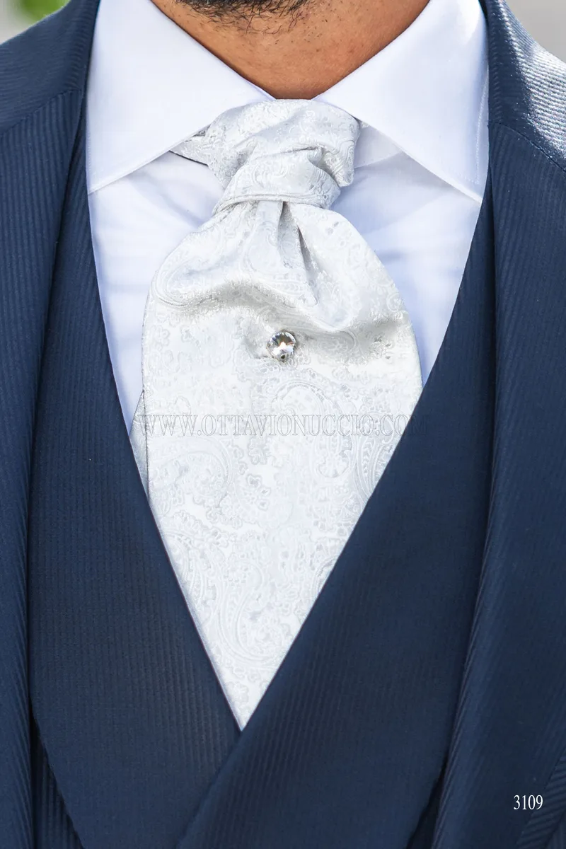 Vestito da sposo uomo blu con gilet doppiopetto 5