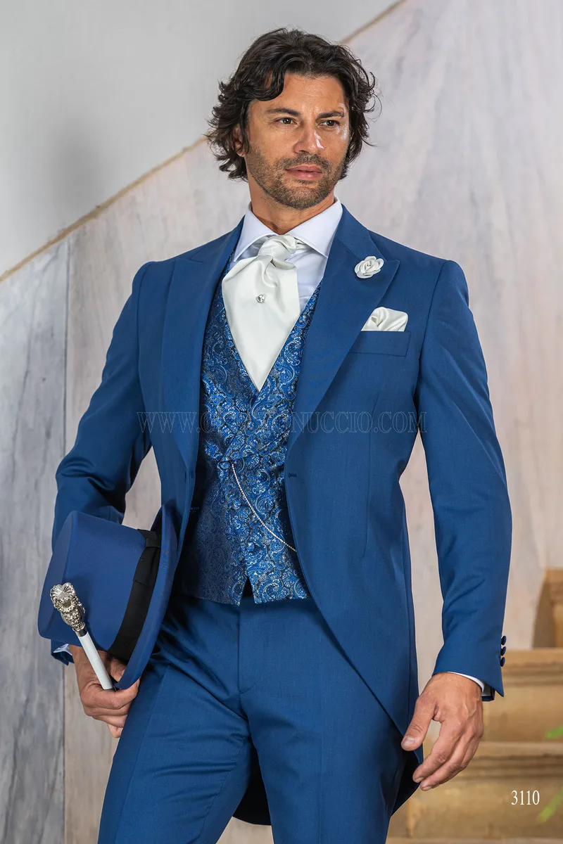 Abito da sposo tight moderno blu azzurro con gilet damascato 1