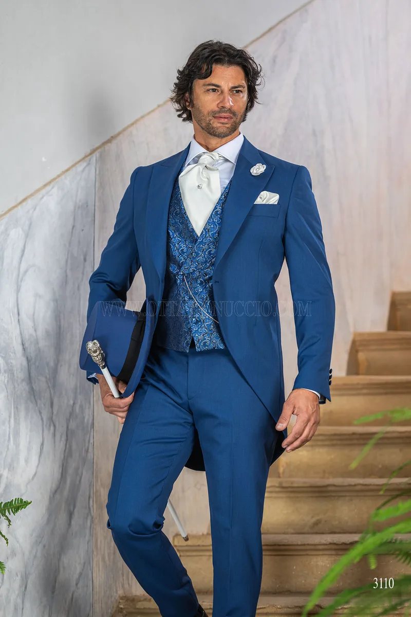 Abito da sposo tight moderno blu azzurro con gilet damascato 2