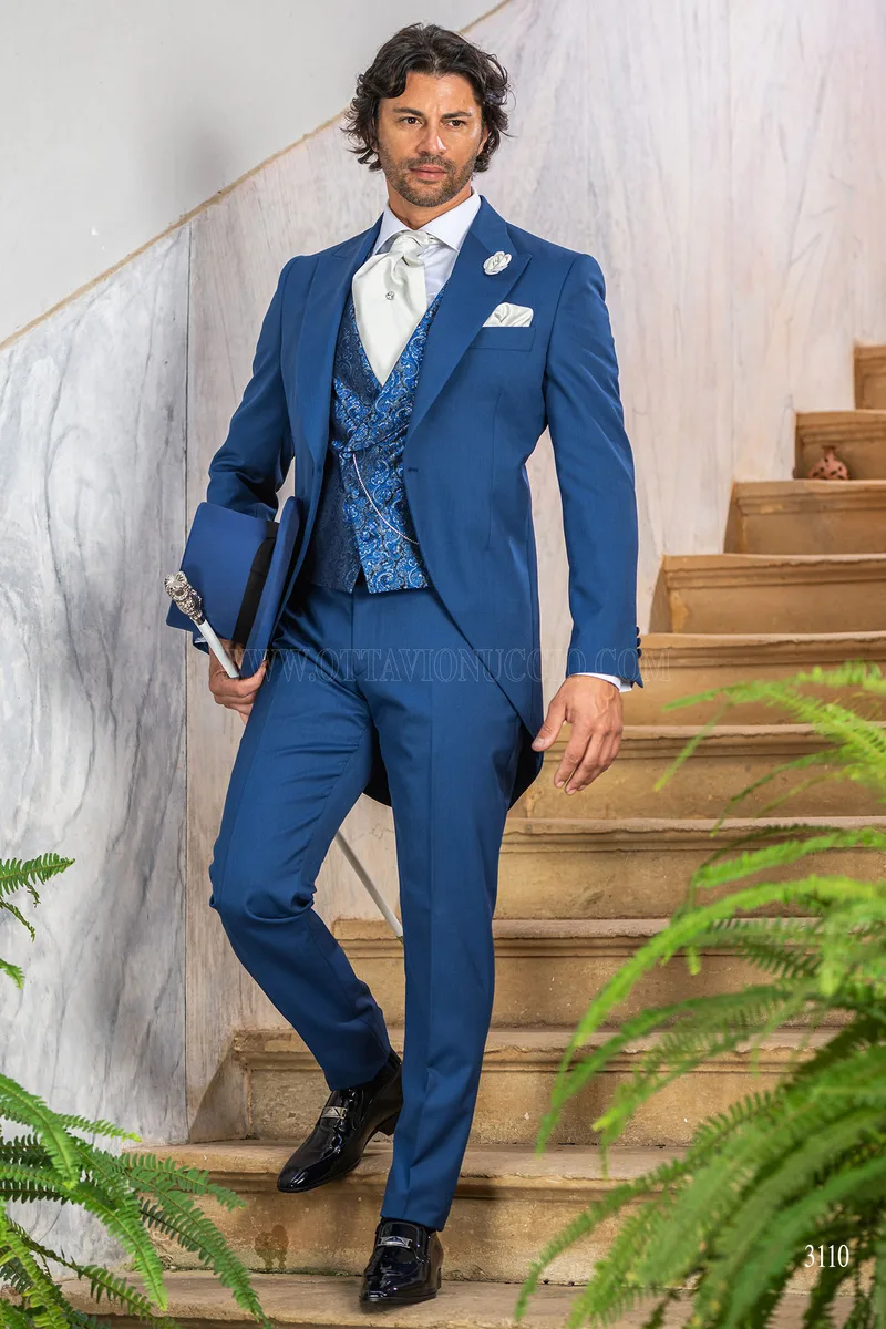 Abito da sposo tight moderno blu azzurro con gilet damascato 3
