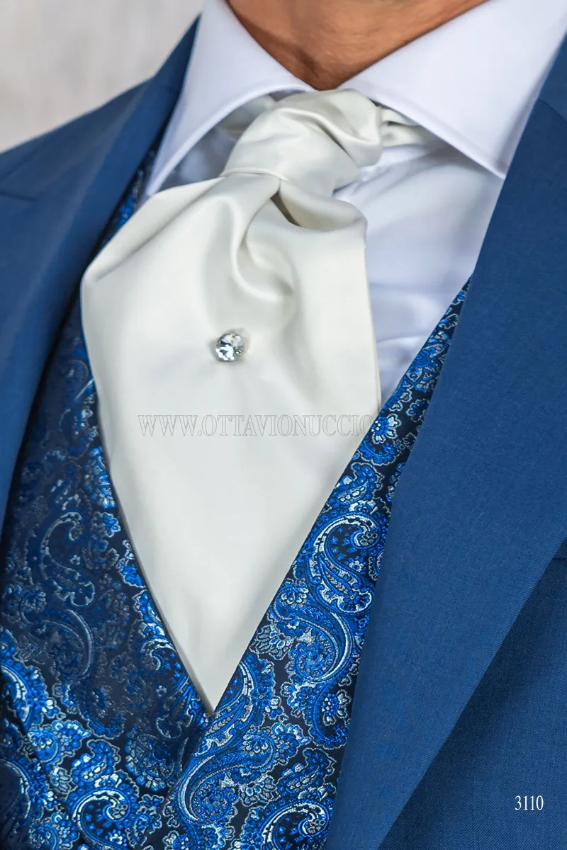 Abito da sposo tight moderno blu azzurro con gilet damascato 6