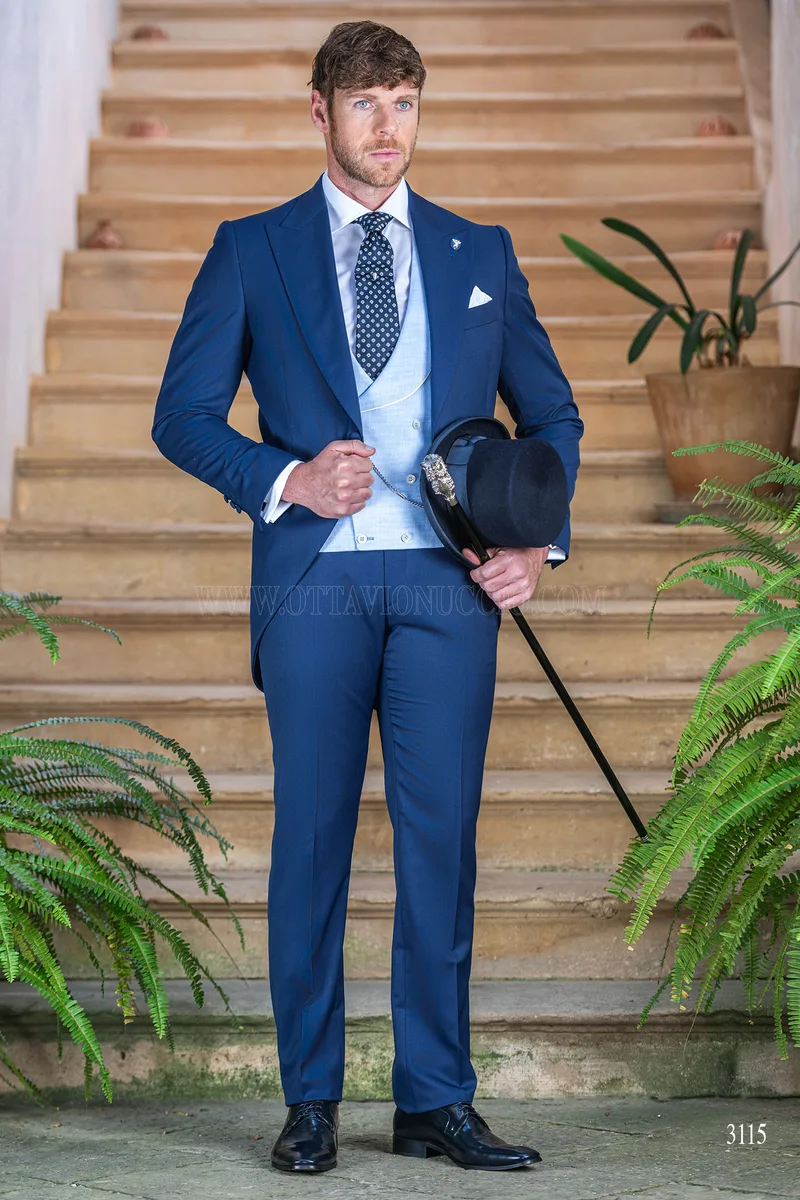 Abito sposo tight moderno blu con gilet celeste 3