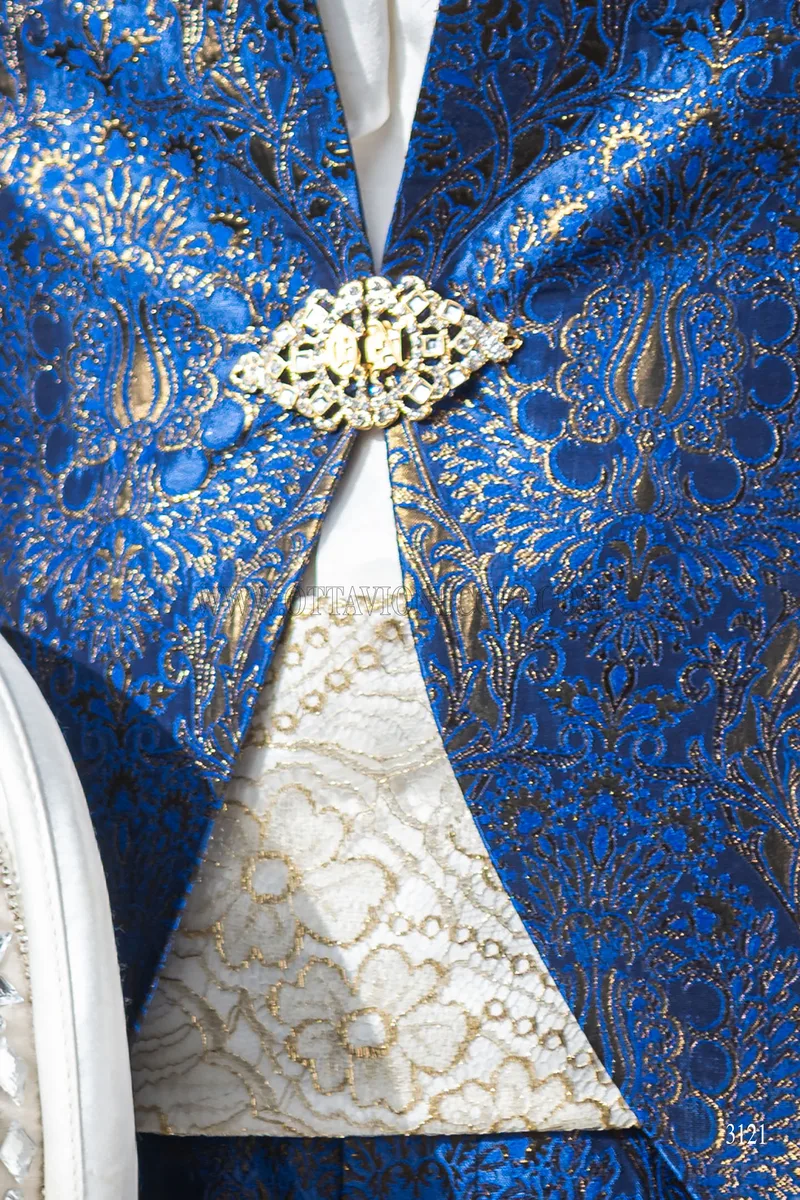 Vestito sposo coreana broccata blu e oro con passamaneria 4