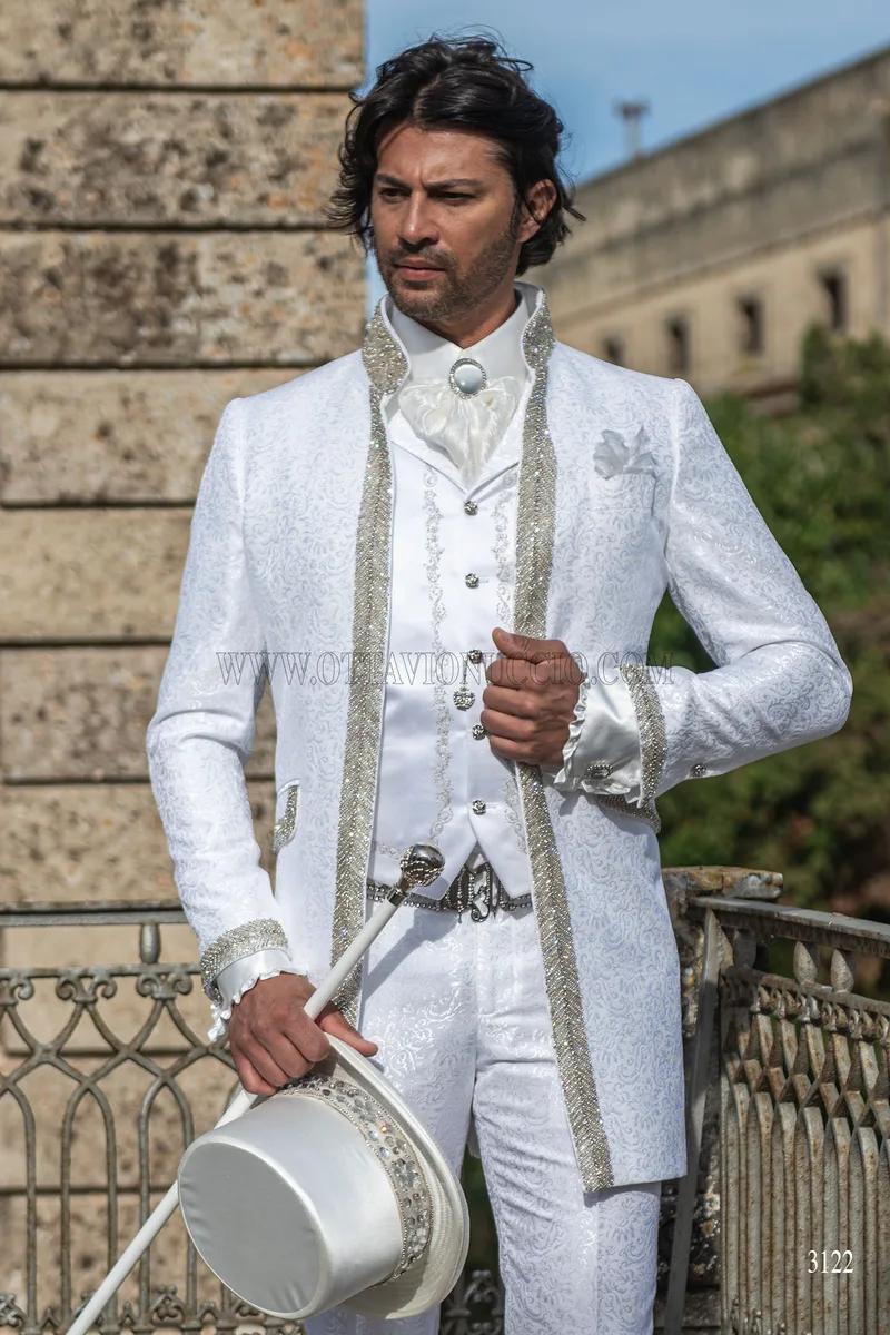 Vestito sposo coreana damascata bianca con passamaneria di strass 2