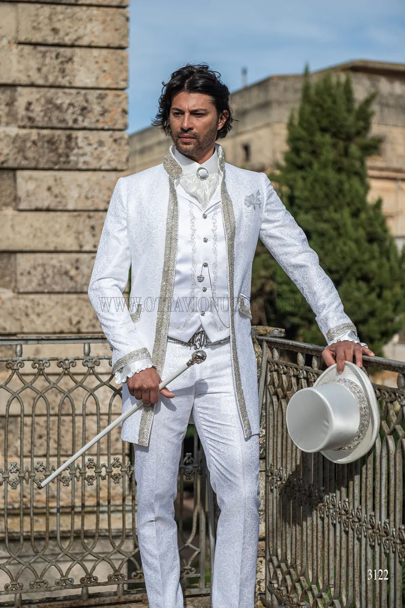 Vestito sposo coreana damascata bianca con passamaneria di strass 3