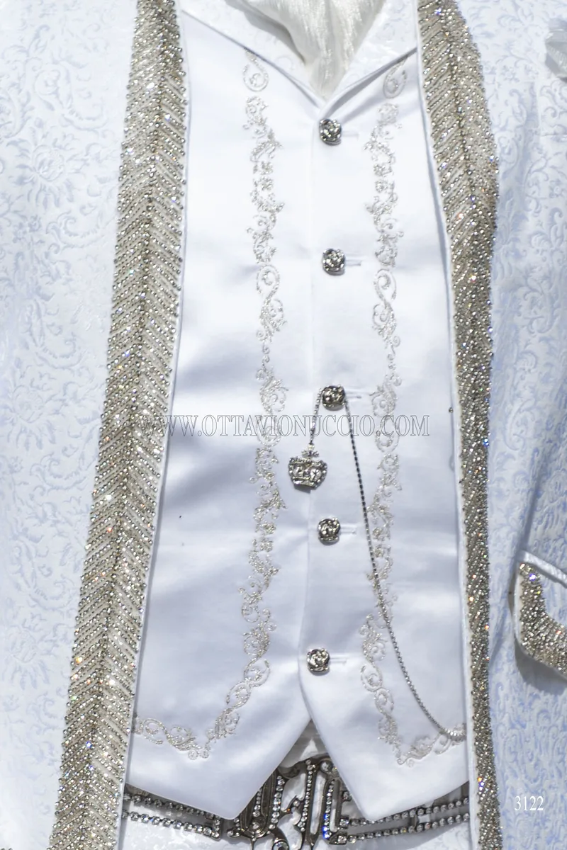 Vestito sposo coreana damascata bianca con passamaneria di strass 4
