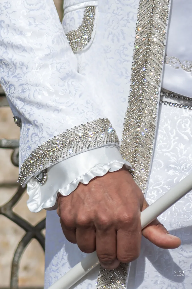 Vestito sposo coreana damascata bianca con passamaneria di strass 7