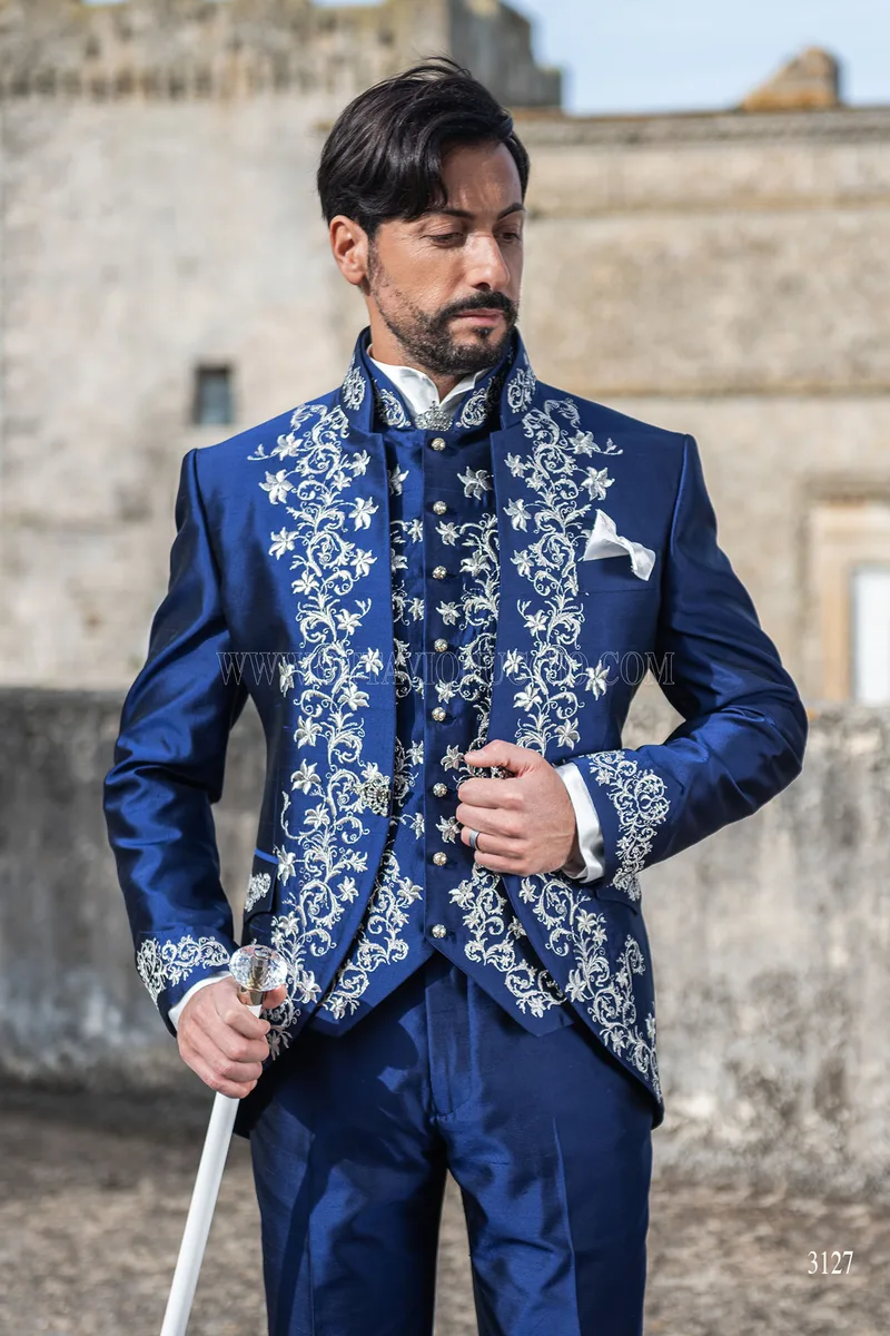 Abito sposo stile barocco eccentrico blu ricamato argento 1