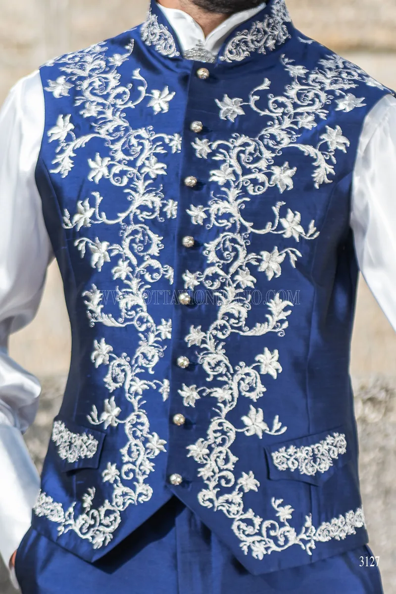 Abito sposo stile barocco eccentrico blu ricamato argento 5
