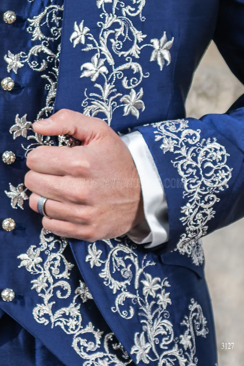 Abito sposo stile barocco eccentrico blu ricamato argento 6
