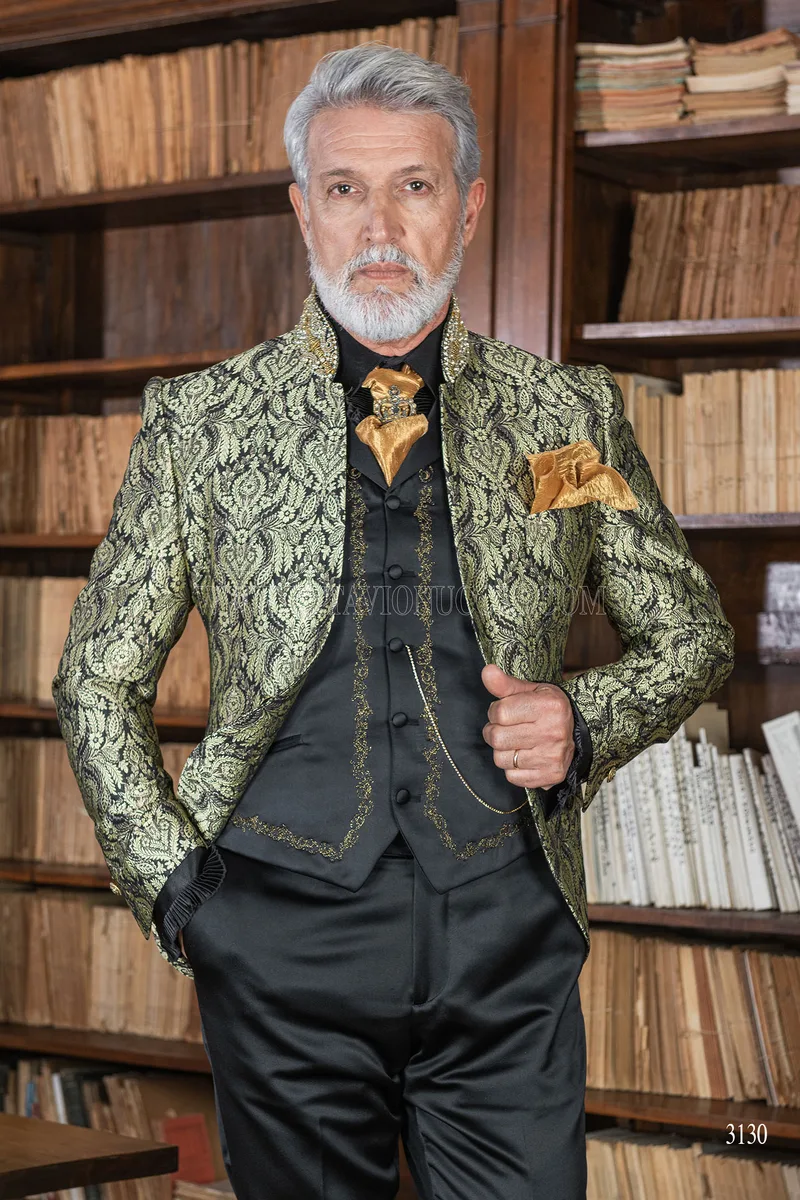 Vestito sposo gotico broccato oro con passamaneria sul collo coreano 1