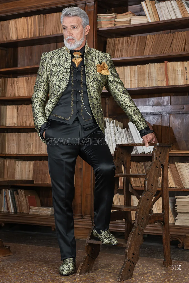Vestito sposo gotico broccato oro con passamaneria sul collo coreano 3