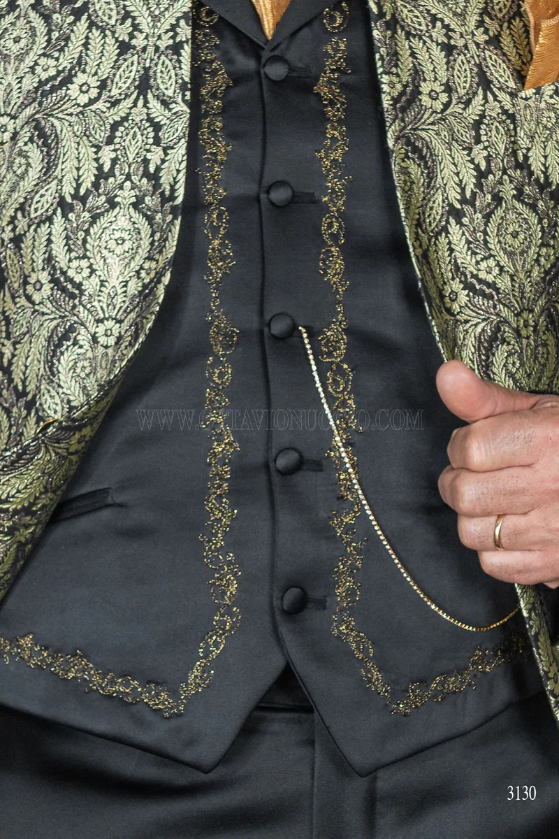 Vestito sposo gotico broccato oro con passamaneria sul collo coreano 4