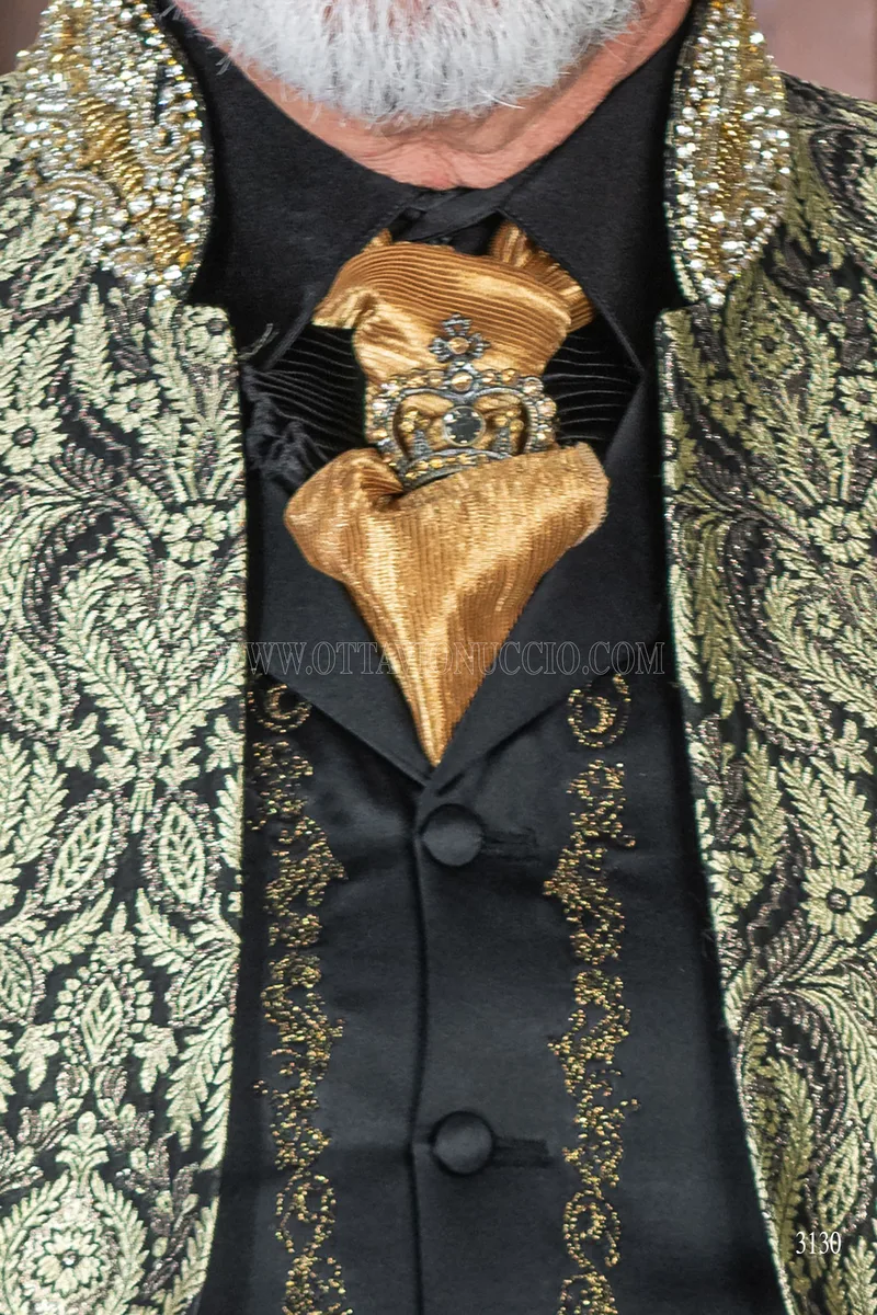 Vestito sposo gotico broccato oro con passamaneria sul collo coreano 5